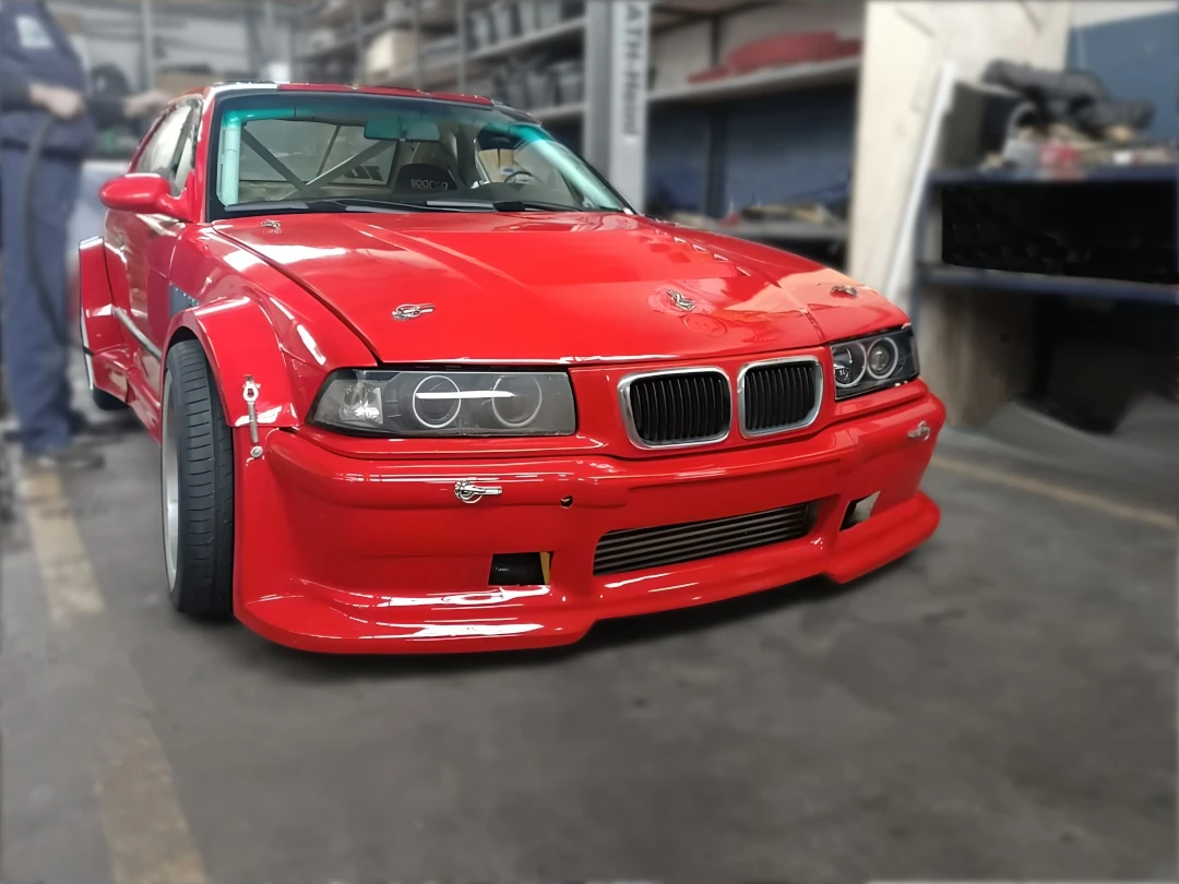 BMW E36 kit widebody GTR Yokohama in vetroresina 2 BMW E36 GTR YOKOHAMA – montiertes Bodykit in Frontansicht