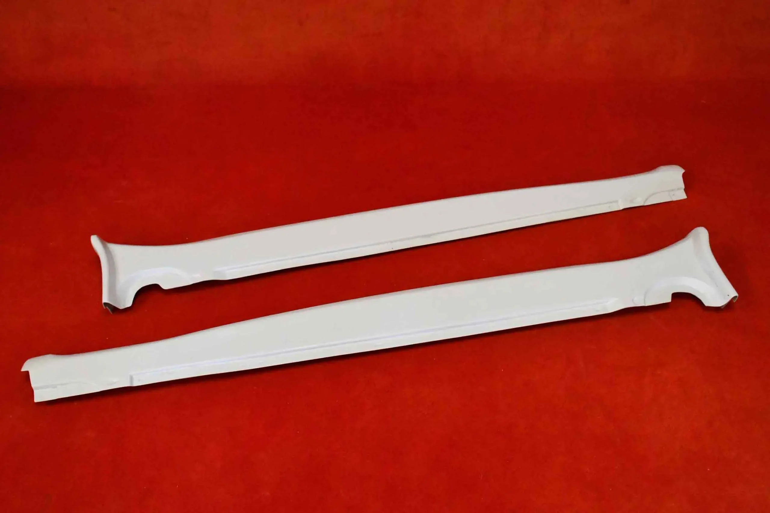 Porsche 997 GT2 RS / GT3 RS GRP Side Skirts – Pair 2 Porsche 997 GT2 RS / GT3 RS GFK-Seitenschweller – Paar – zusätzliche Originalansicht