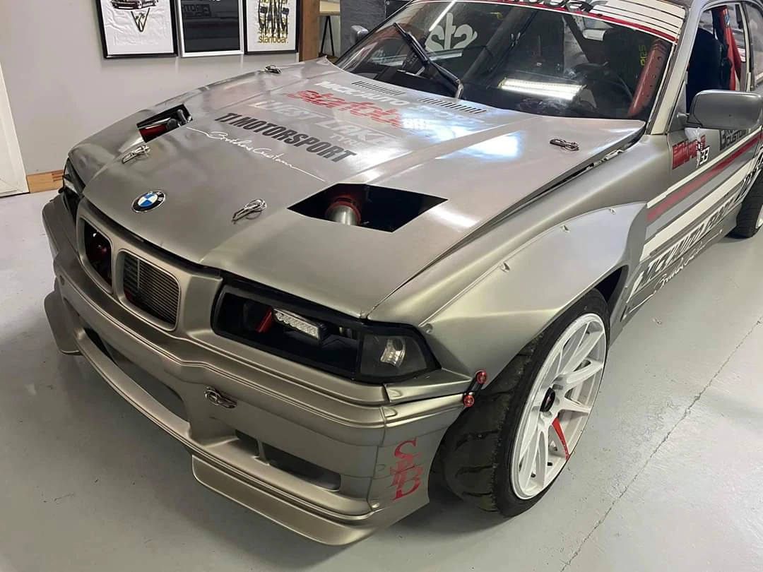 BMW E36 style Pandem RS +10cm ailes vorne en fibre de verre 2 BMW E36 GFK Style Pandem-Style RS +10cm Kotflügel vorne – kotfluegel einbau