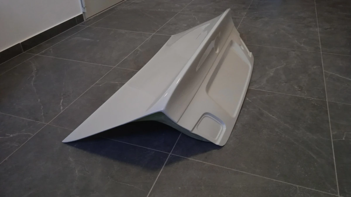 BMW E46 CSL couvercle de coffre en fibre de verre 2 BMW E46 GFK CSL Kofferraumdeckel – kofferraumdeckel seitenansicht