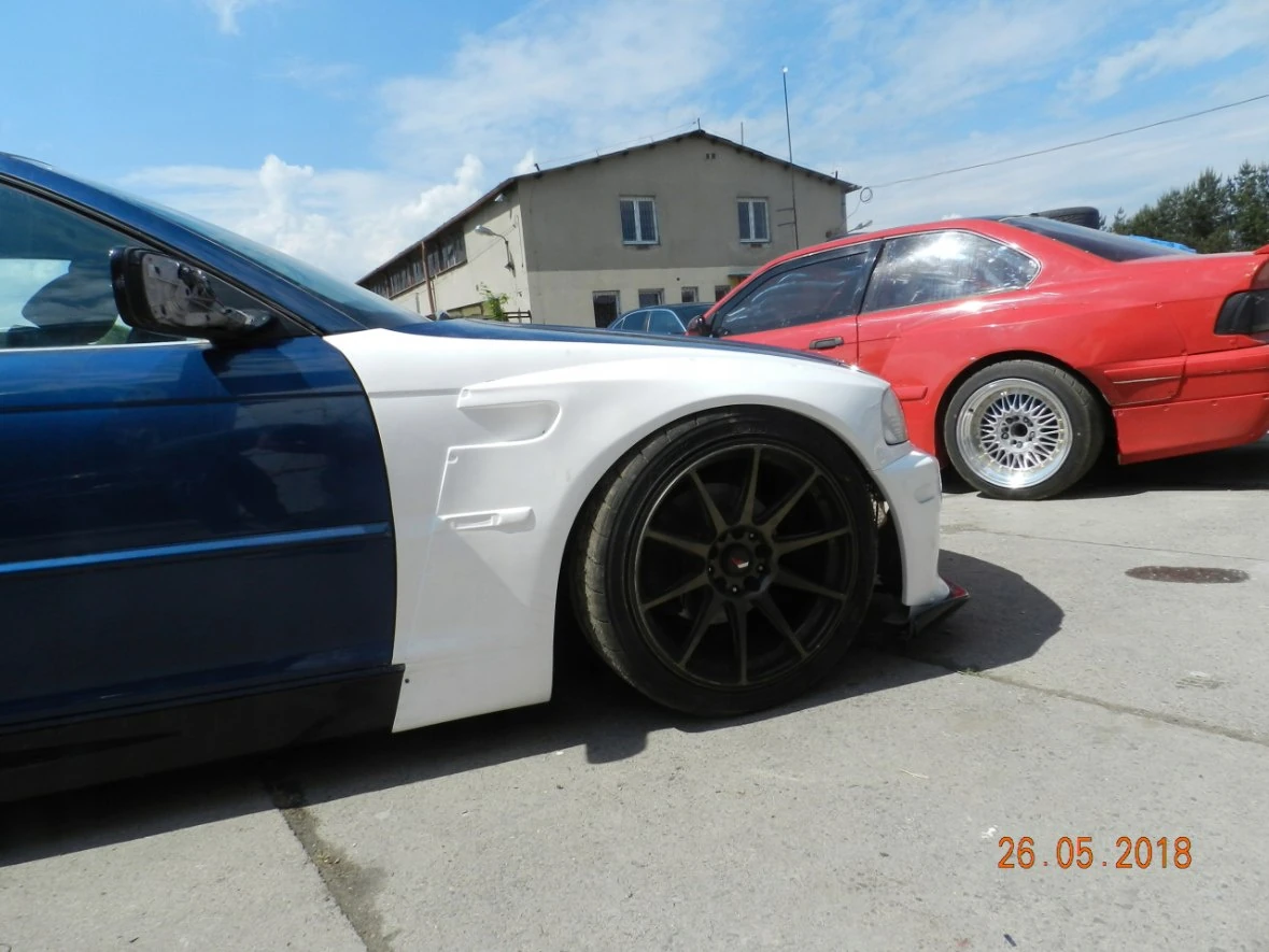 BMW E46 stile Pandem RS parafanghi vorne in vetroresina 2 BMW E46 GFK Style Pandem-Style RS Kotflügel vorne – pandem kotfluegel einbau
