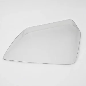 Porsche 924/944/968 Makrolon-Heckscheibe auf neutralem Studiohintergrund