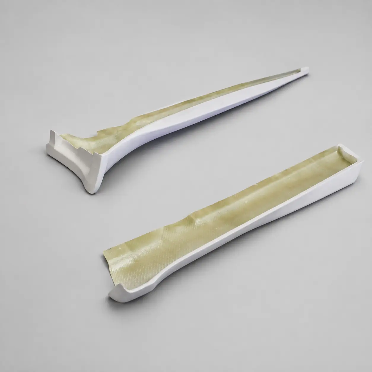 Porsche 997 GT2 RS / GT3 RS GRP Side Skirts – Pair 1 Porsche 997 GT2 RS / GT3 RS GFK-Seitenschweller auf neutralem Studiohintergrund