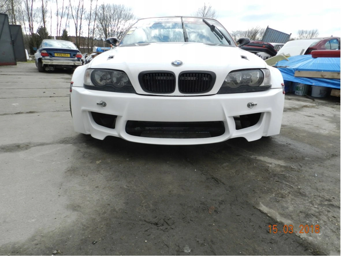 BMW E46 GRP King Drift XXL RS Wings vorne 3 Montagebeispiel BMW E46. Fahrzeug und weitere Anbauteile nicht Bestandteil des Angebots.