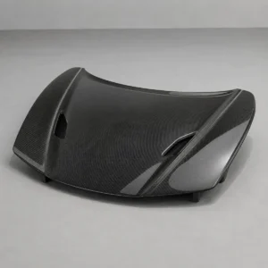 Alfa Romeo 4C Carbon Motorhaube in neutraler Studioansicht
